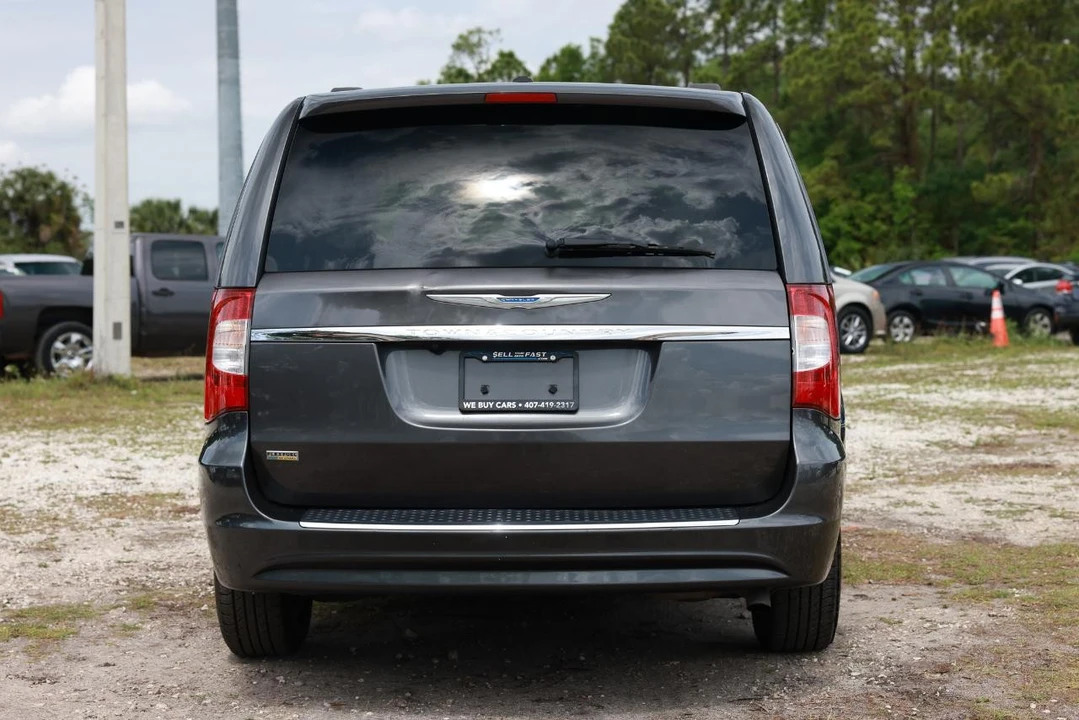 2016 Chrysler Town & Country - Image 7 of 21