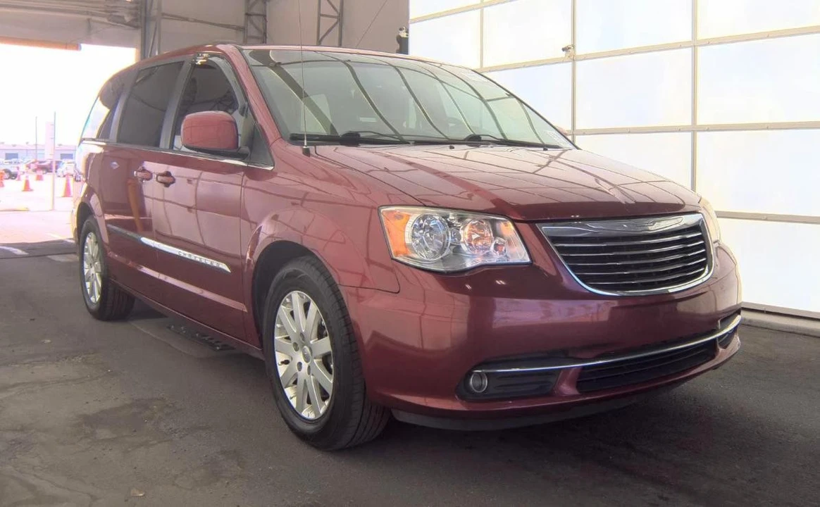 2016 Chrysler Town & Country - Image 3 of 13