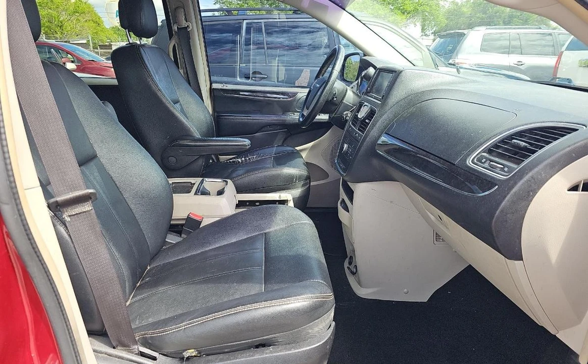 2016 Chrysler Town & Country - Image 8 of 13