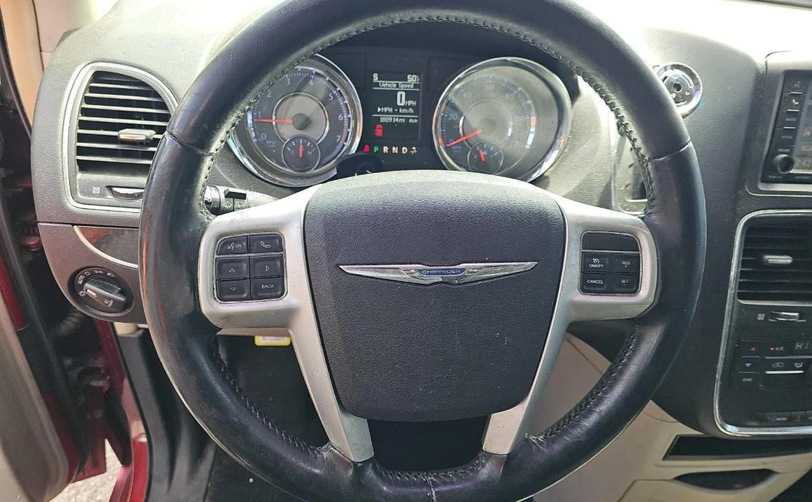 2016 Chrysler Town & Country - Image 10 of 13