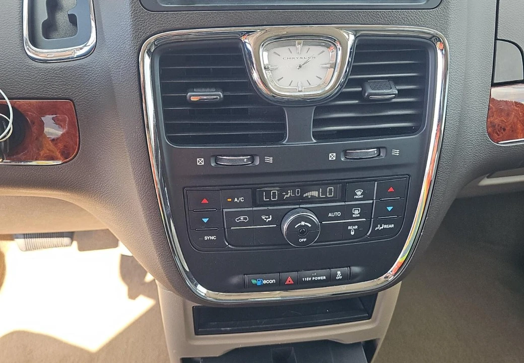 2016 Chrysler Town & Country - Image 12 of 12