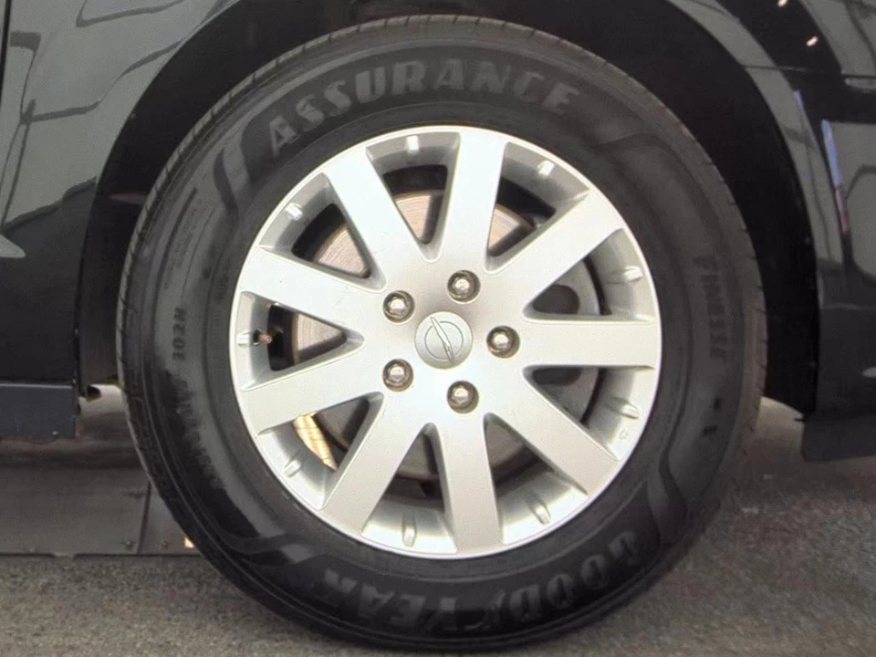 2016 Chrysler Town & Country - Image 8 of 12