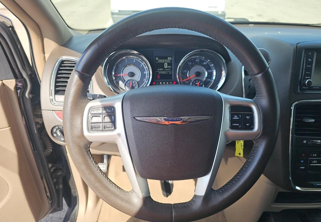 2016 Chrysler Town & Country - Image 11 of 12