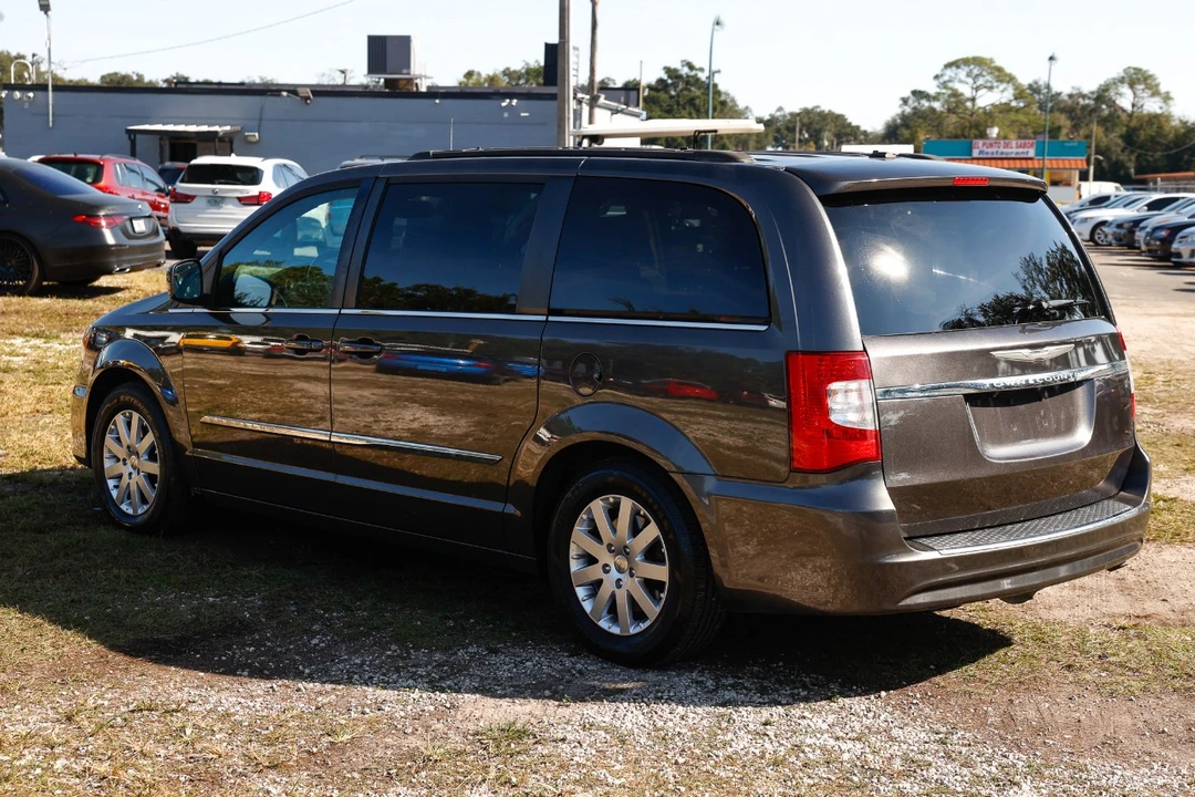2016 Chrysler Town & Country - Image 5 of 21
