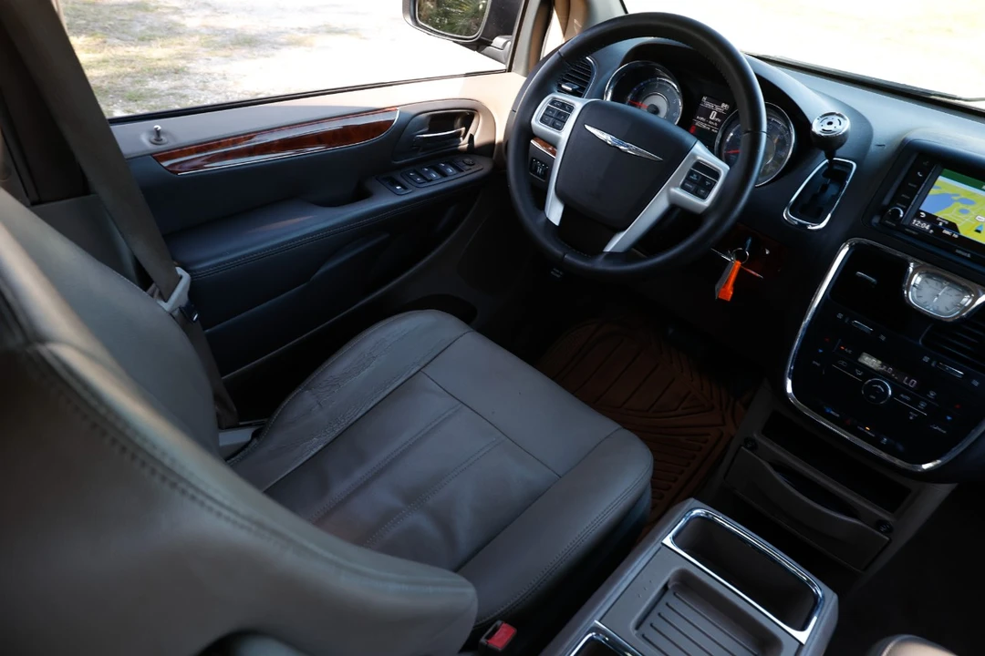 2016 Chrysler Town & Country - Image 20 of 21