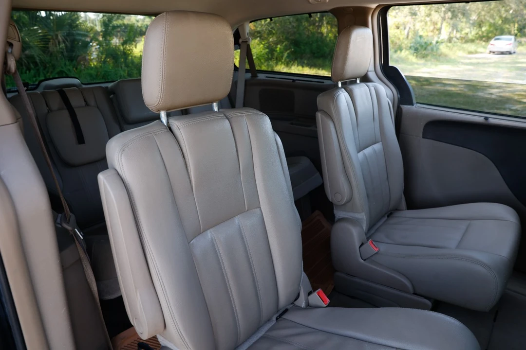 2016 Chrysler Town & Country - Image 14 of 21