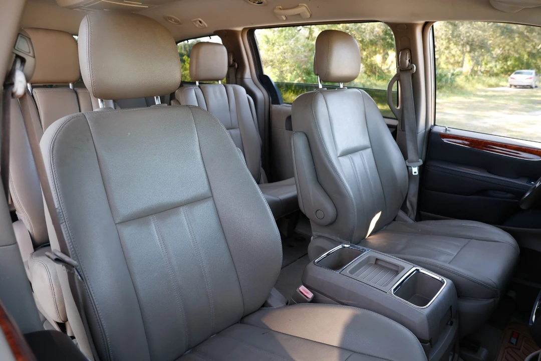 2016 Chrysler Town & Country - Image 16 of 21
