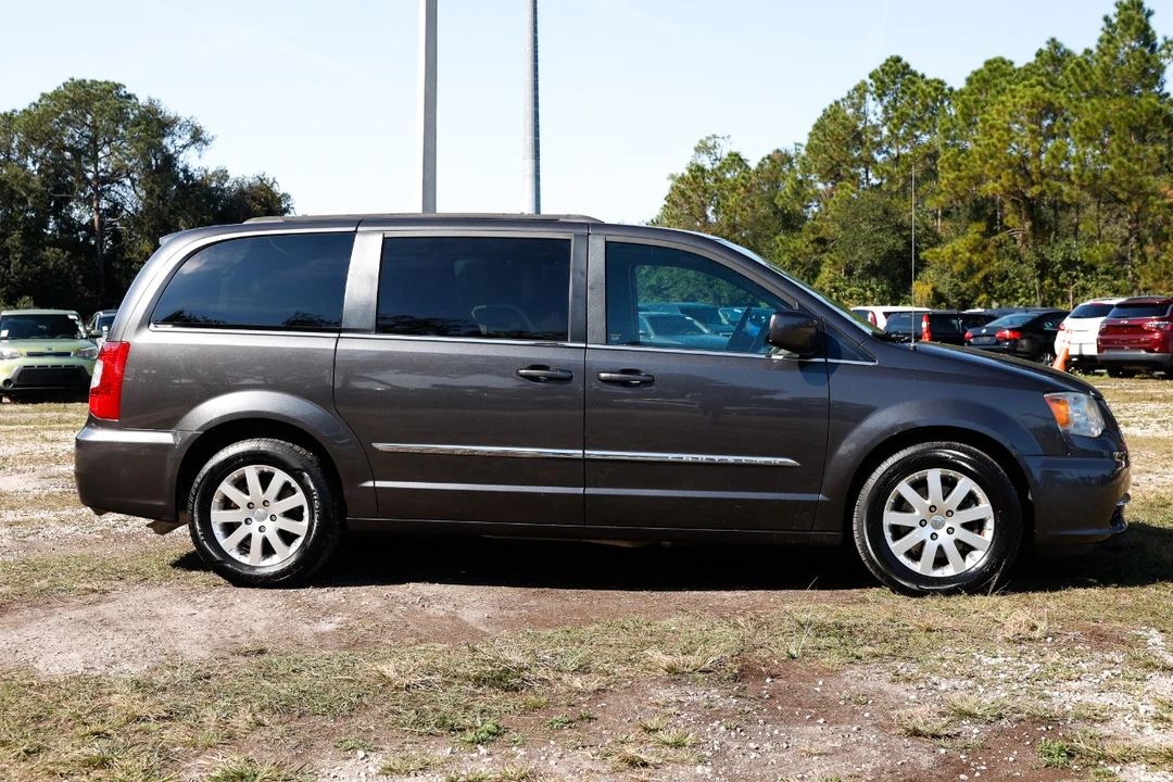 2016 Chrysler Town & Country - Image 13 of 21
