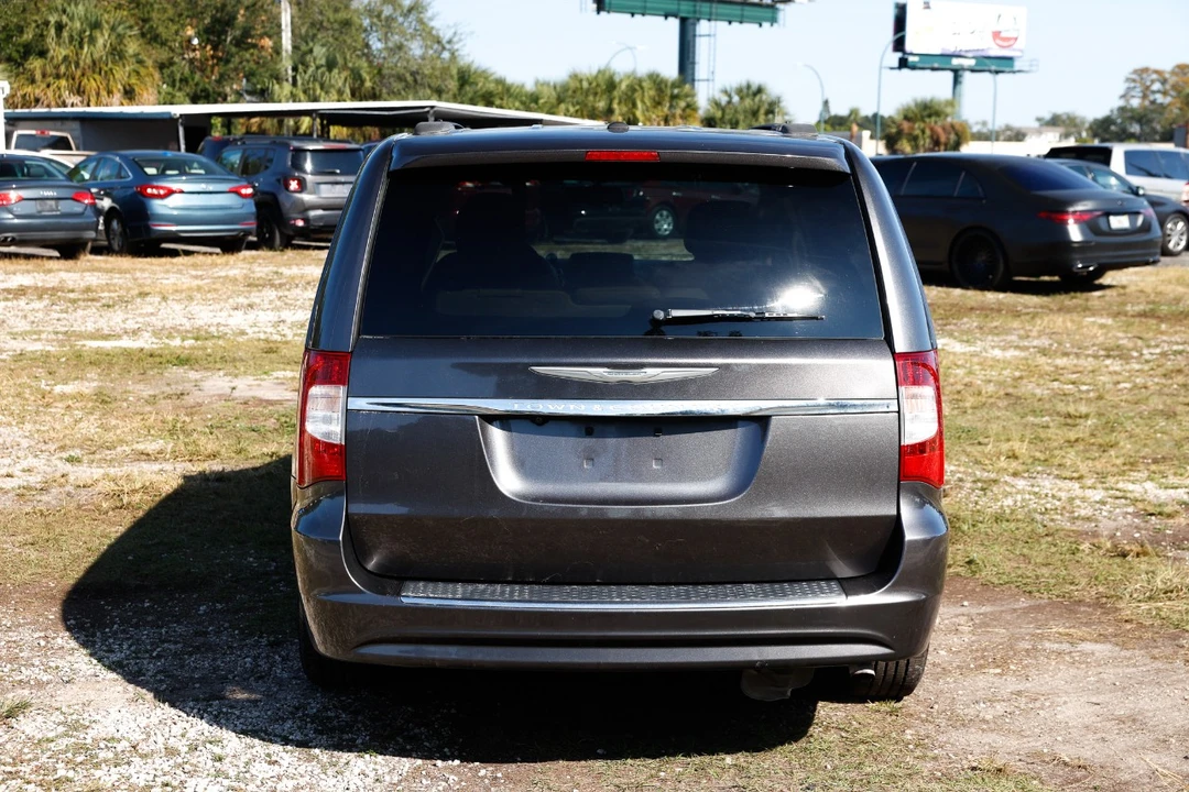 2016 Chrysler Town & Country - Image 9 of 21