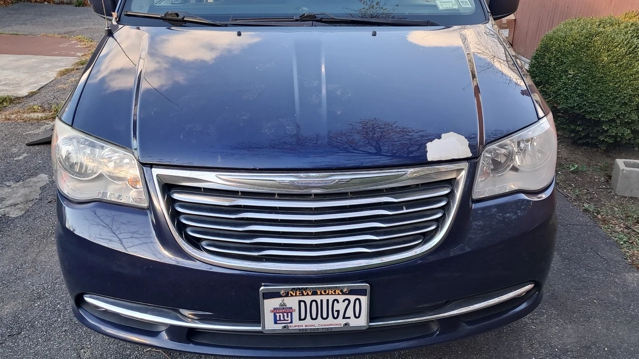 2016 Chrysler Town & Country - Image 7 of 11
