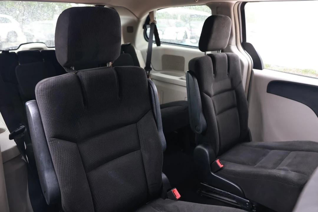 2016 Chrysler Town & Country - Image 14 of 21