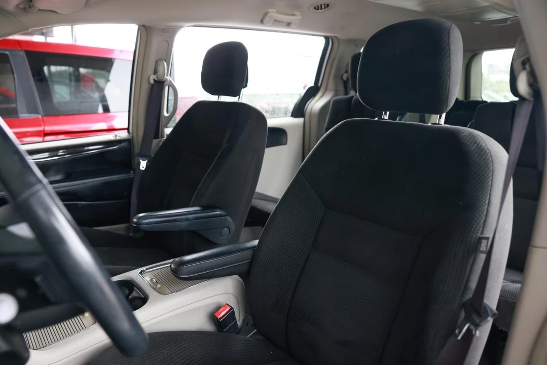 2016 Chrysler Town & Country - Image 6 of 21