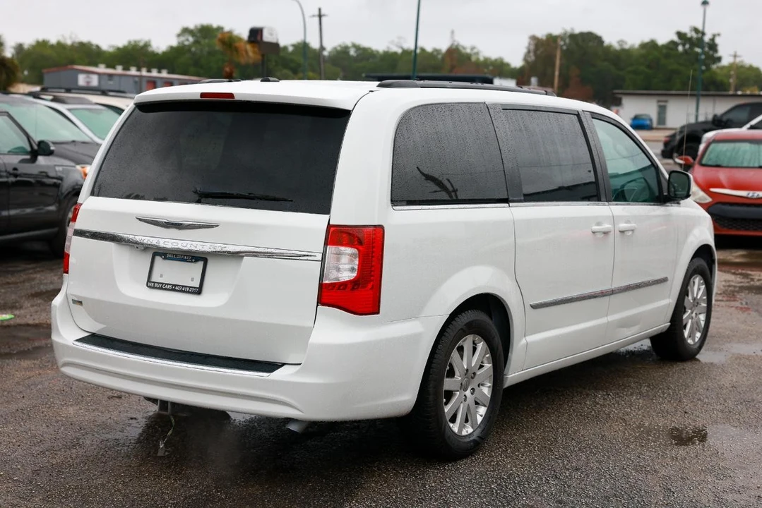 2016 Chrysler Town & Country - Image 11 of 21