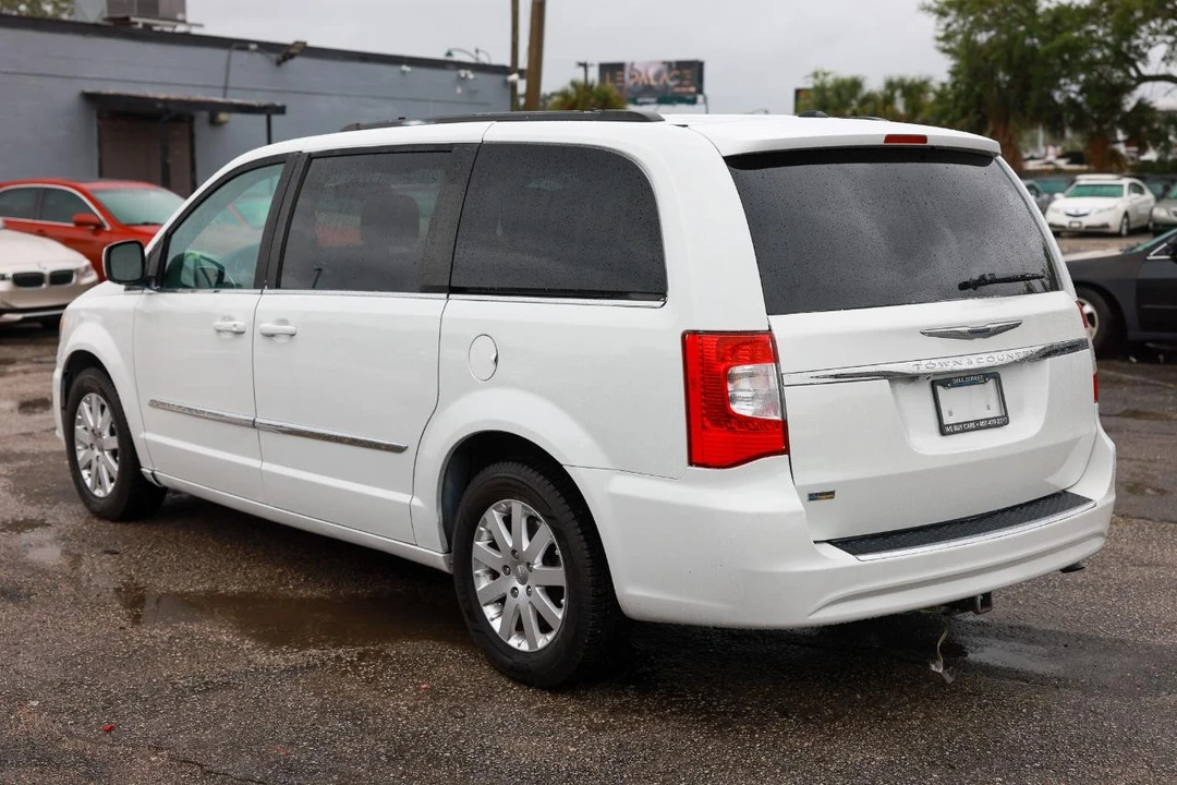 2016 Chrysler Town & Country - Image 5 of 21
