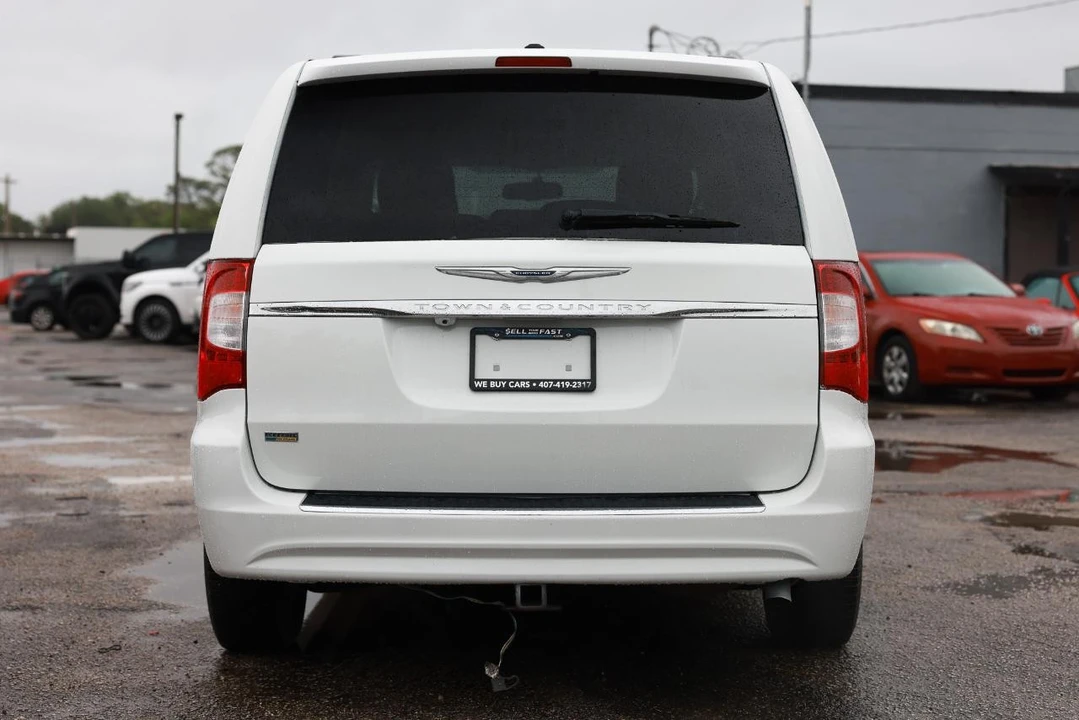 2016 Chrysler Town & Country - Image 7 of 21