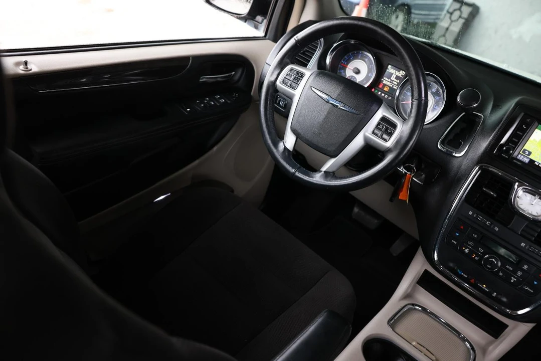 2016 Chrysler Town & Country - Image 20 of 21