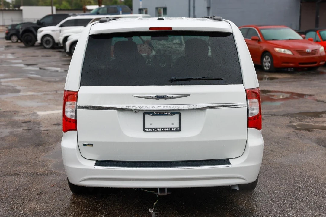 2016 Chrysler Town & Country - Image 9 of 21
