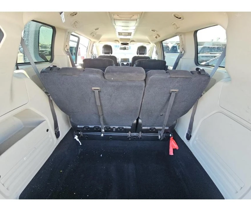 2016 Chrysler Town & Country - Image 16 of 16