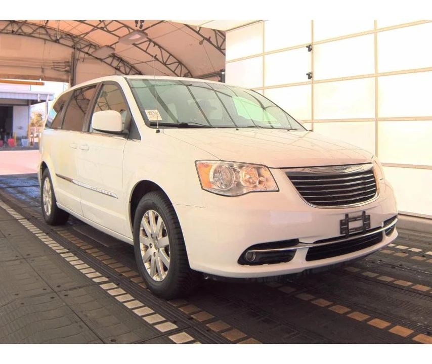 2016 Chrysler Town & Country - Image 4 of 16