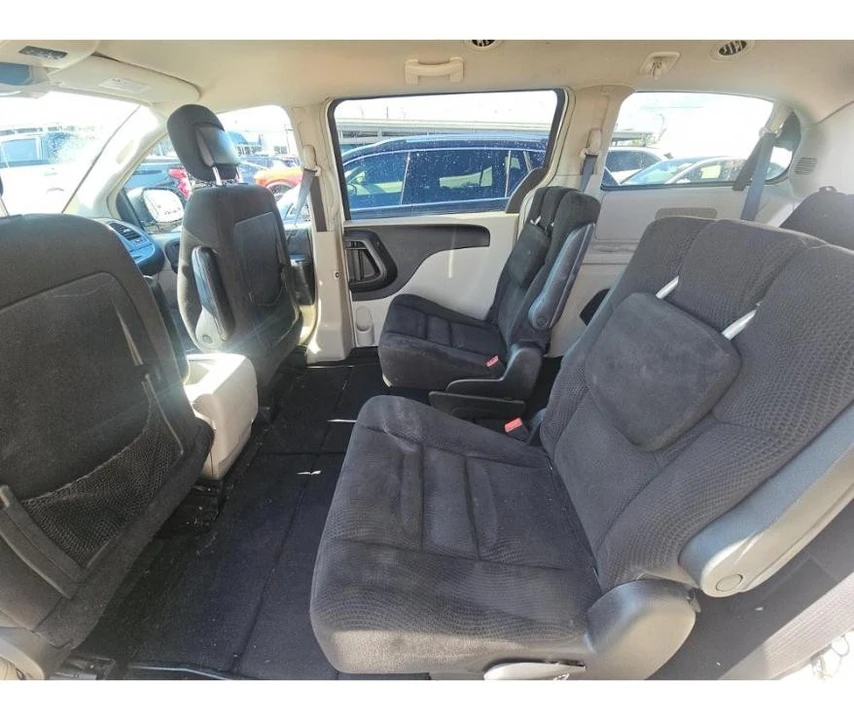 2016 Chrysler Town & Country - Image 13 of 16