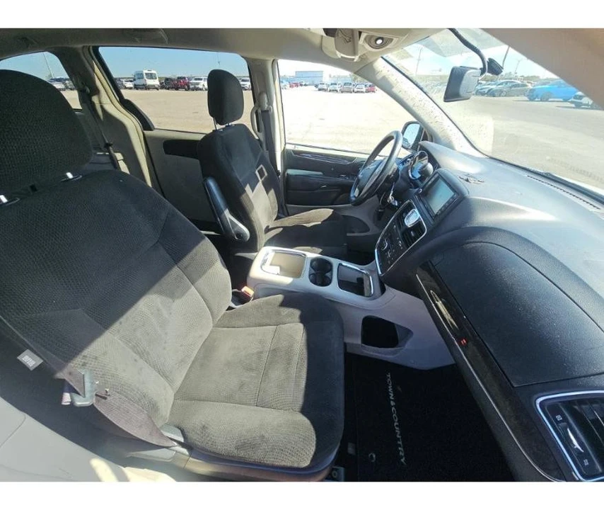 2016 Chrysler Town & Country - Image 10 of 12