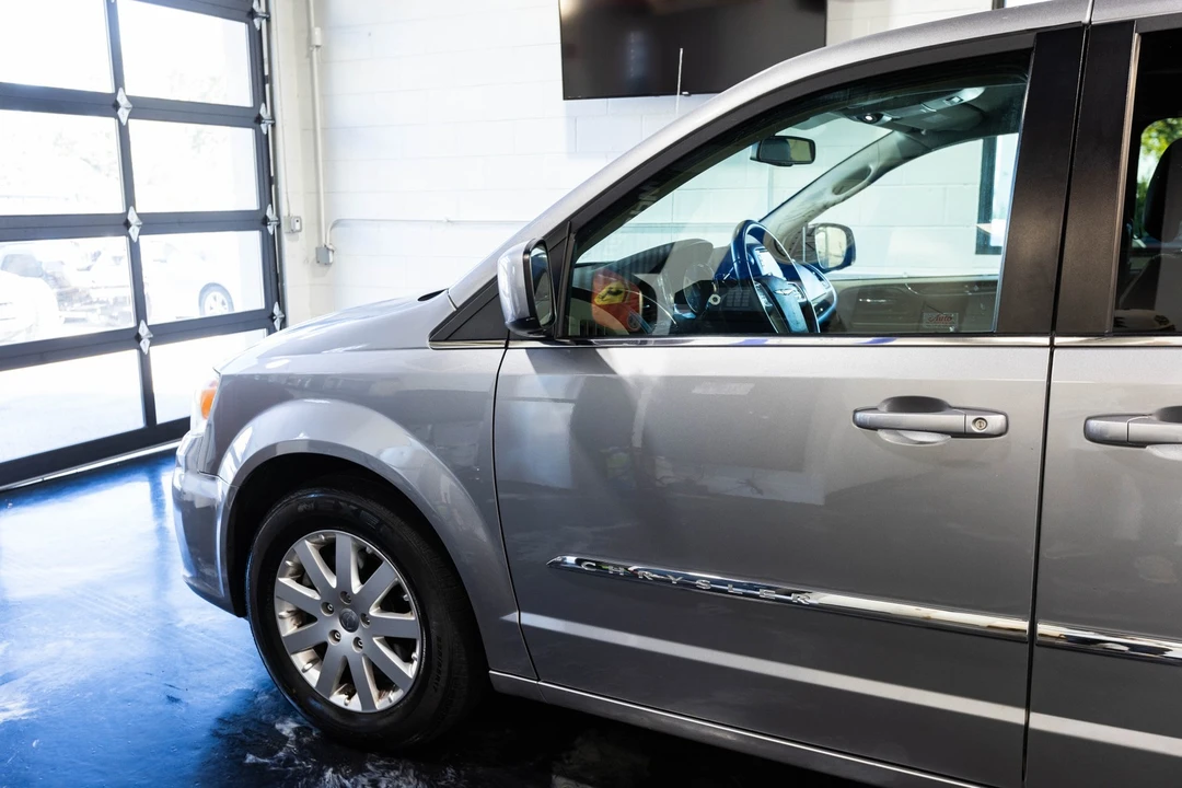2016 Chrysler Town & Country - Image 3 of 12
