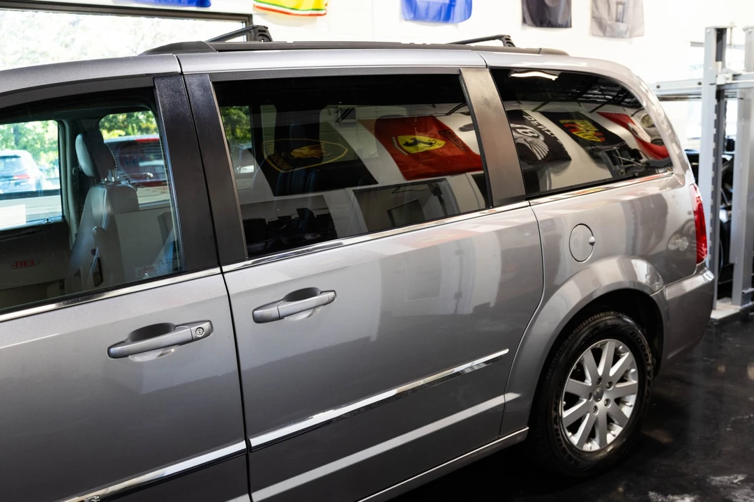 2016 Chrysler Town & Country - Image 5 of 12