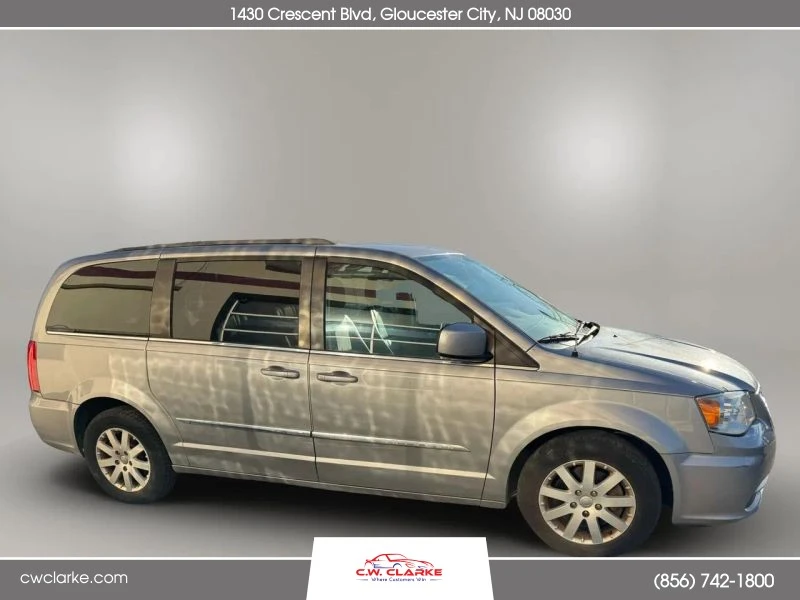 2016 Chrysler Town & Country - Image 4 of 8
