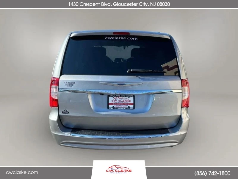 2016 Chrysler Town & Country - Image 7 of 12