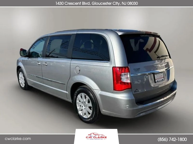 2016 Chrysler Town & Country - Image 8 of 12