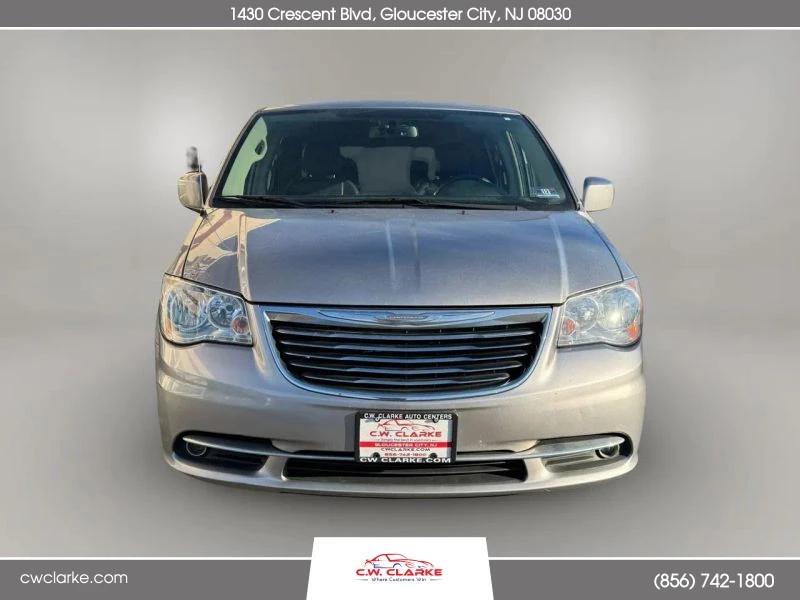 2016 Chrysler Town & Country - Image 2 of 8