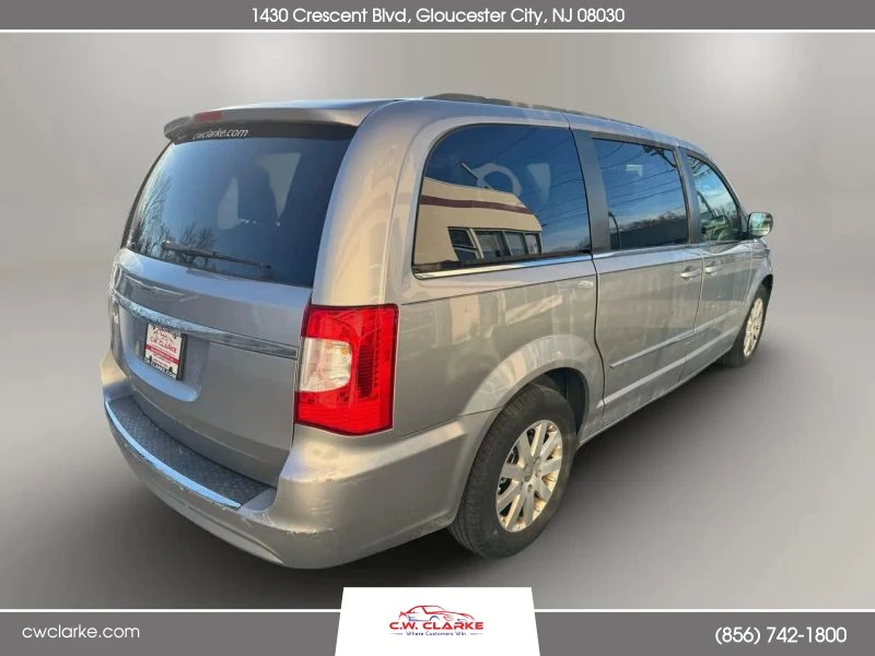 2016 Chrysler Town & Country - Image 5 of 8