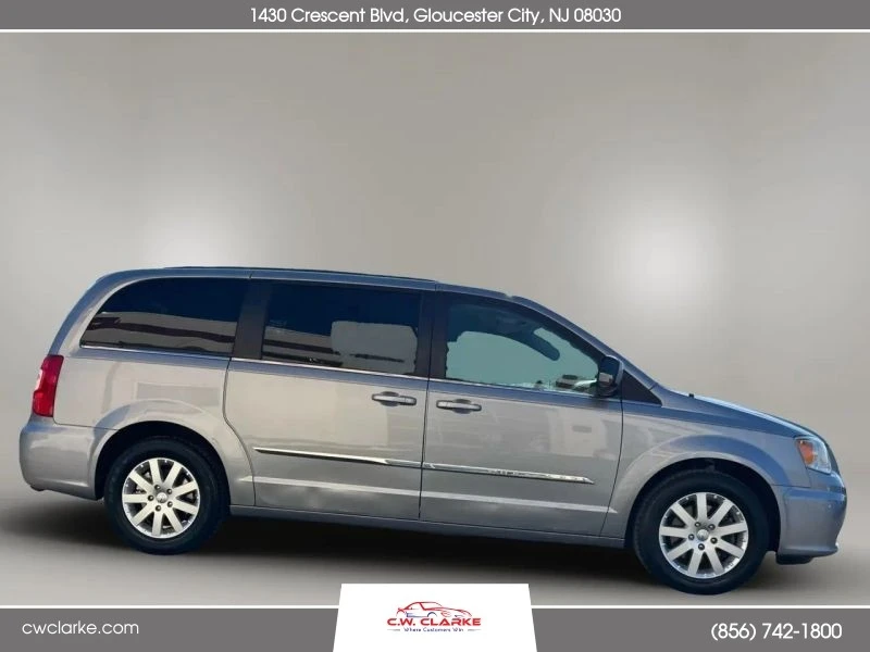 2016 Chrysler Town & Country - Image 5 of 12