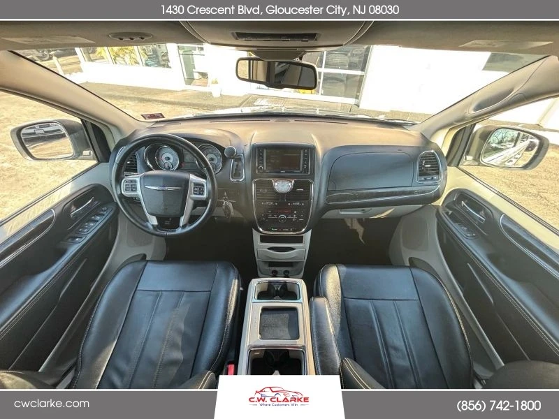 2016 Chrysler Town & Country - Image 11 of 12