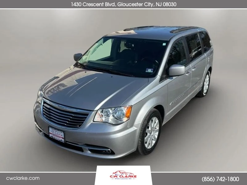 2016 Chrysler Town & Country - Image 2 of 12