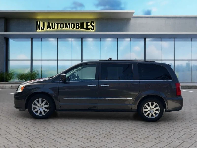2016 Chrysler Town & Country - Image 4 of 12