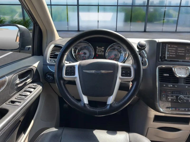 2016 Chrysler Town & Country - Image 10 of 12