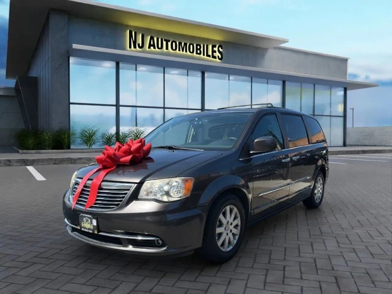 2016 Chrysler Town & Country - Image 3 of 12