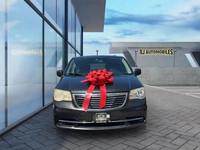 2016 Chrysler Town & Country - Image 2 of 12