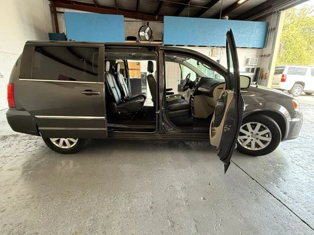 2016 Chrysler Town & Country - Image 16 of 21