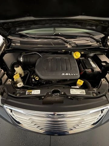 2016 Chrysler Town & Country - Image 17 of 21