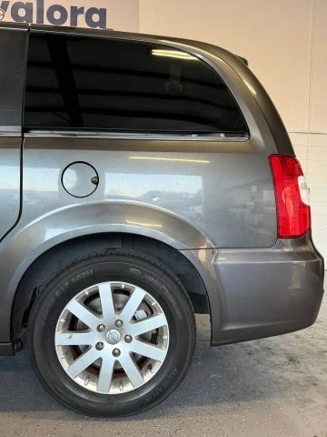 2016 Chrysler Town & Country - Image 13 of 21