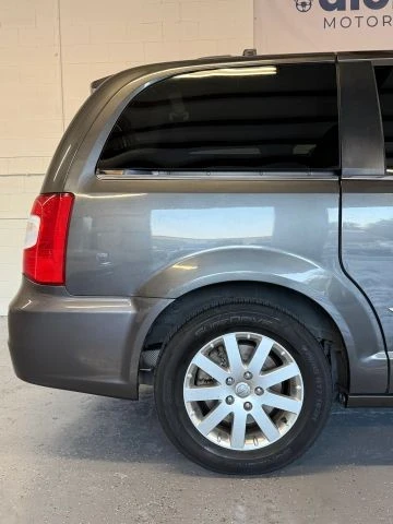 2016 Chrysler Town & Country - Image 8 of 21