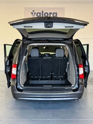 2016 Chrysler Town & Country - Image 20 of 21