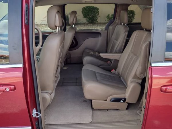 2016 Chrysler Town & Country - Image 12 of 16