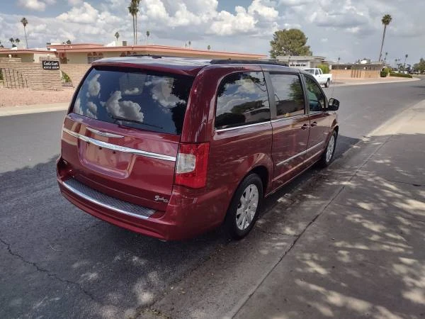 2016 Chrysler Town & Country - Image 6 of 16