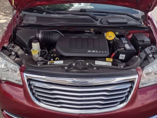 2016 Chrysler Town & Country - Image 10 of 16