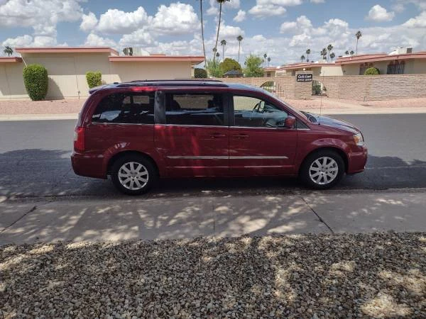 2016 Chrysler Town & Country - Image 7 of 16