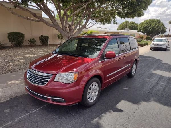 2016 Chrysler Town & Country - Image 3 of 16