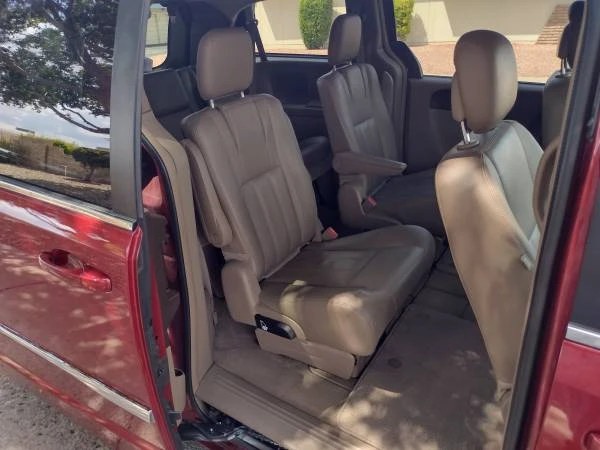 2016 Chrysler Town & Country - Image 14 of 16